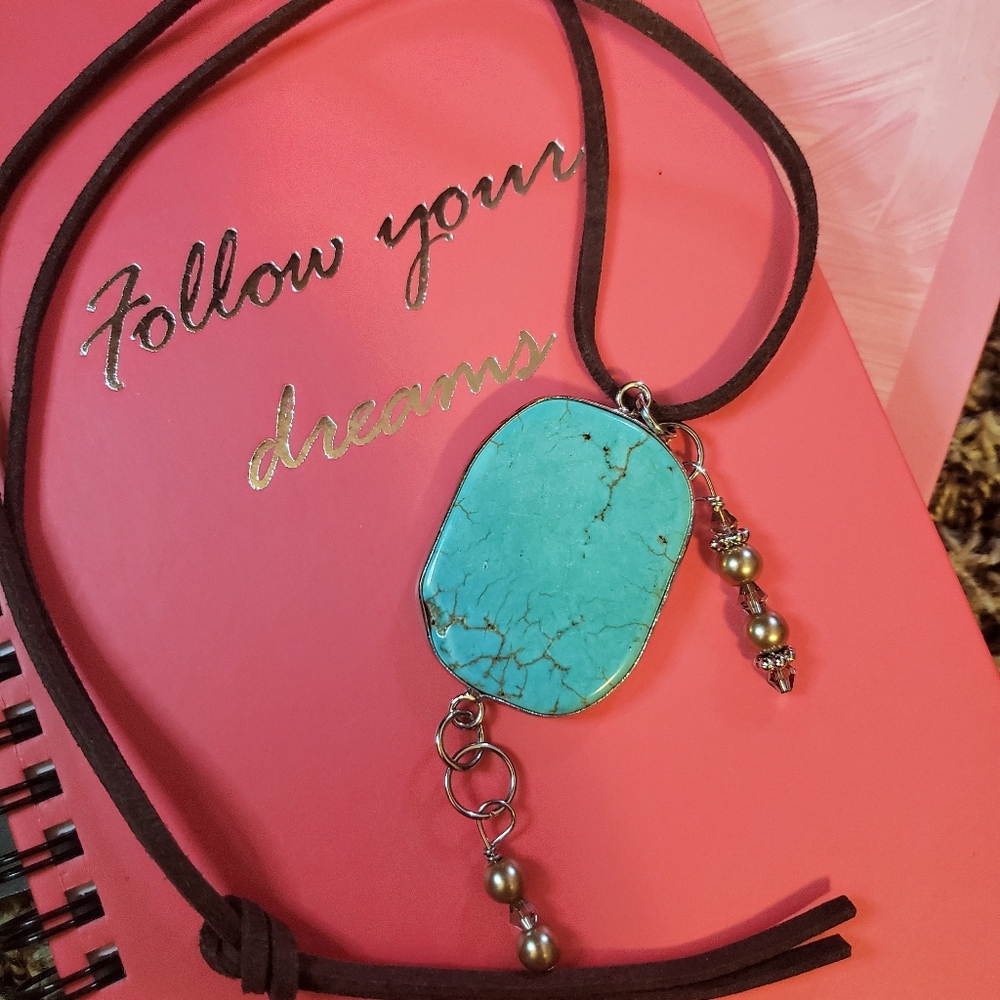Stone/Crystal pendant necklace - Picture 3 of 8